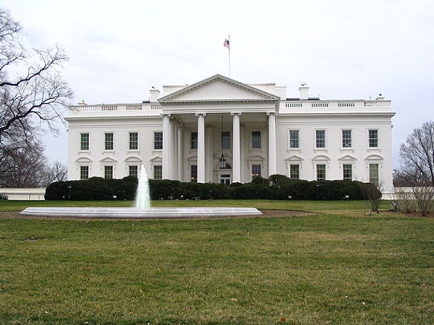 640px-White_House_06