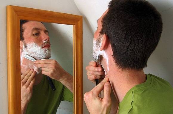 O pêlo da barba nasce mais grosso depois de cortado?
