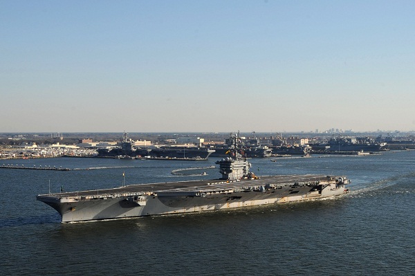 Como funciona um porta-aviões?