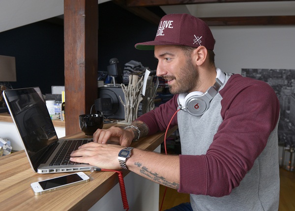 Como um e-mail é enviado?