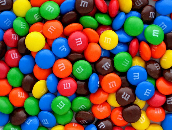 633px-Plain-M&Ms-Pile