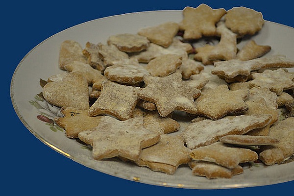 Por que o pão velho fica duro e a bolacha, mole?