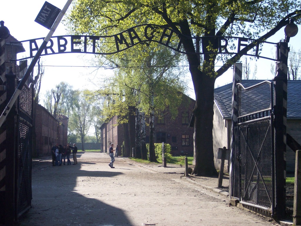 Entrance_Auschwitz_I
