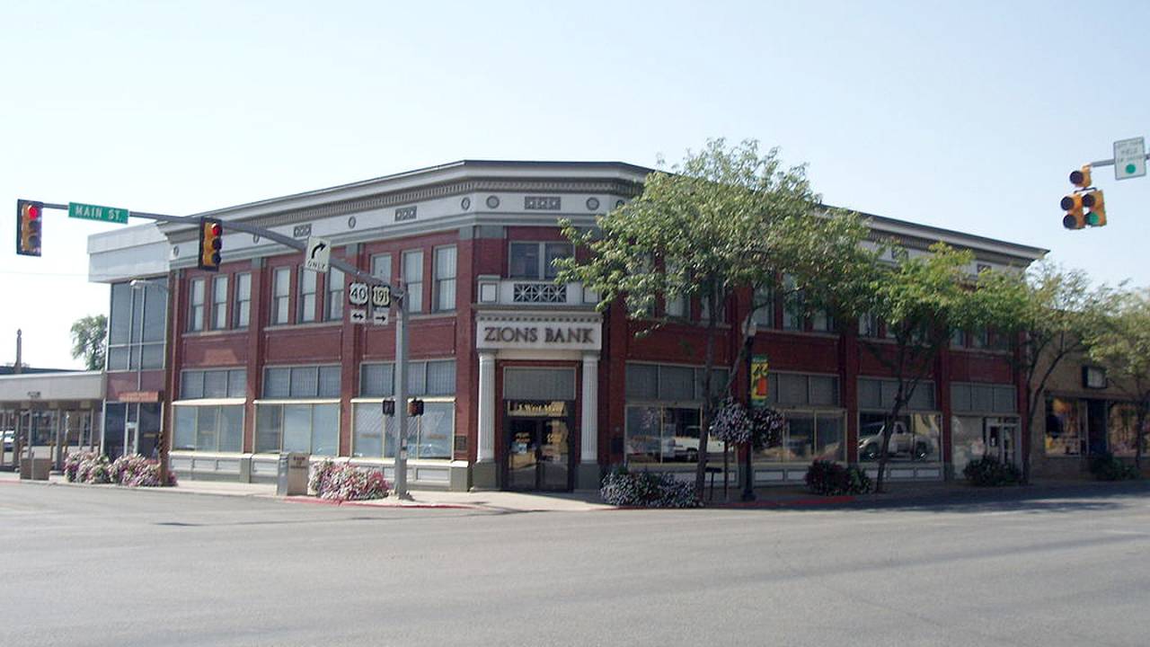 parcel-post-bank-vernal
