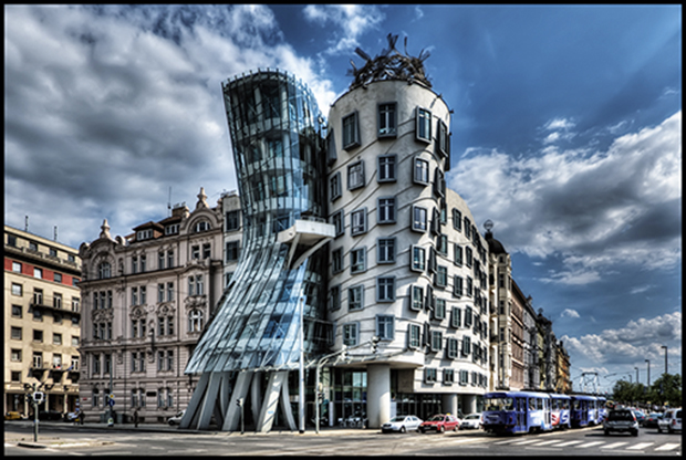 casa estranha_Dancing House