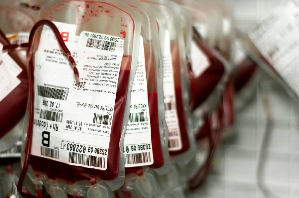 Como ocorre a incompatibilidade entre o sangue da mãe e o do feto?