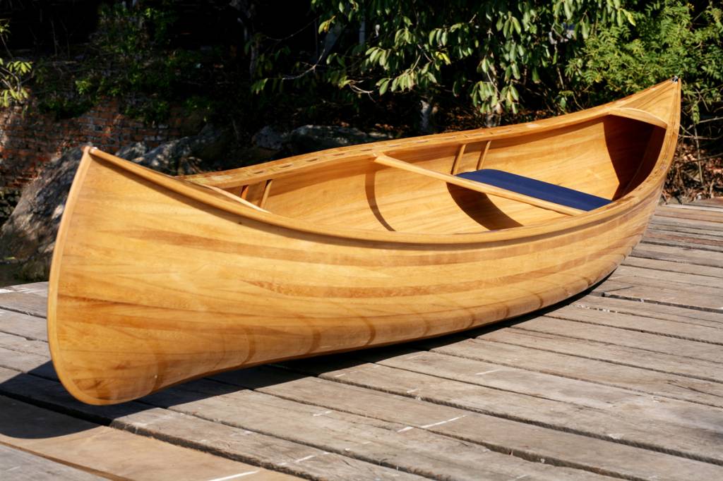 Com quantos paus se faz uma canoa?