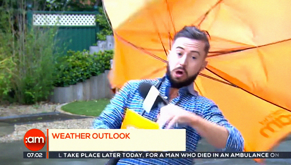 Repórter demonstra a imprevisibilidade de links ao vivo