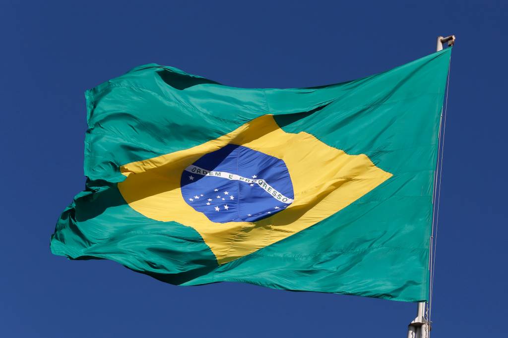 Deve-se ou não aplaudir o Hino Nacional?