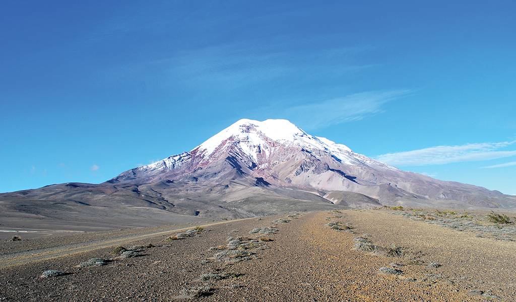 Qual é o ponto na Terra mais distante do centro do planeta?