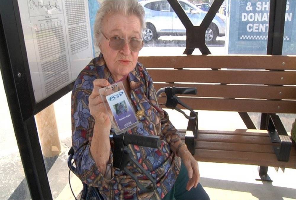 Idosa de 103 anos ganha passe vitalício como presente de aniversário