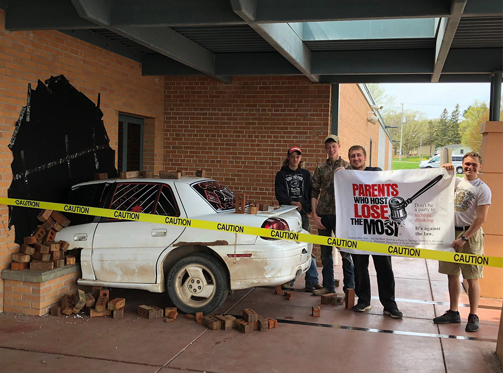 Estudantes armam pegadinha para escola e são elogiados até pela polícia