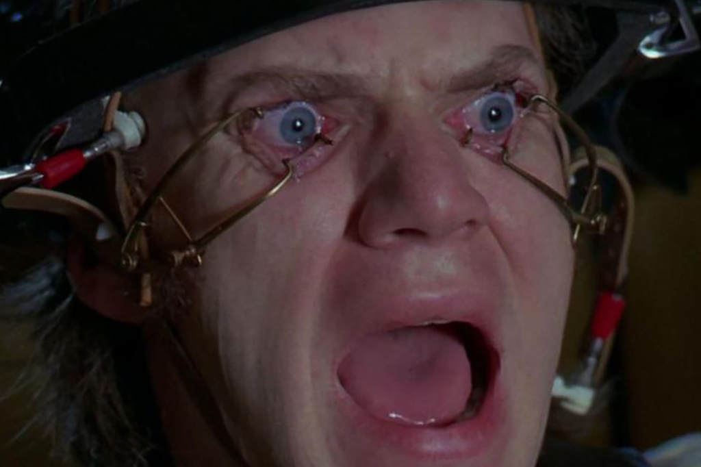 Lavagem cerebral no filme Laranja Mecânica