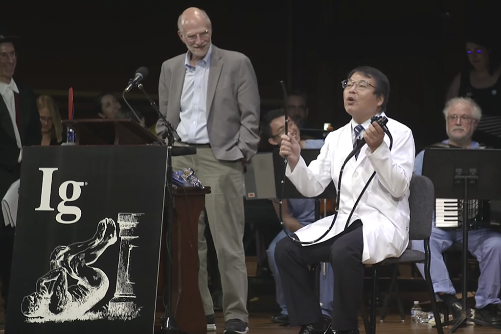 A relação de montanhas-russas e pedra nos rins: as pérolas do IgNobel 2018