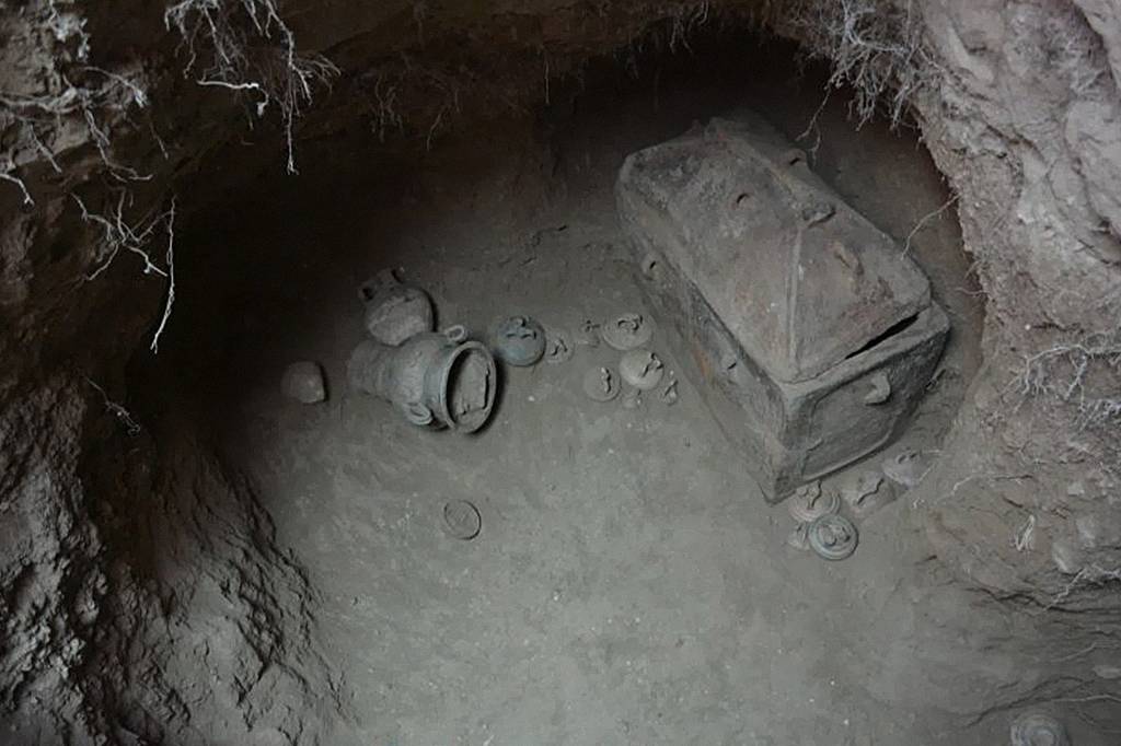 Homem encontra túmulo de 3400 anos de idade debaixo da sua fazenda