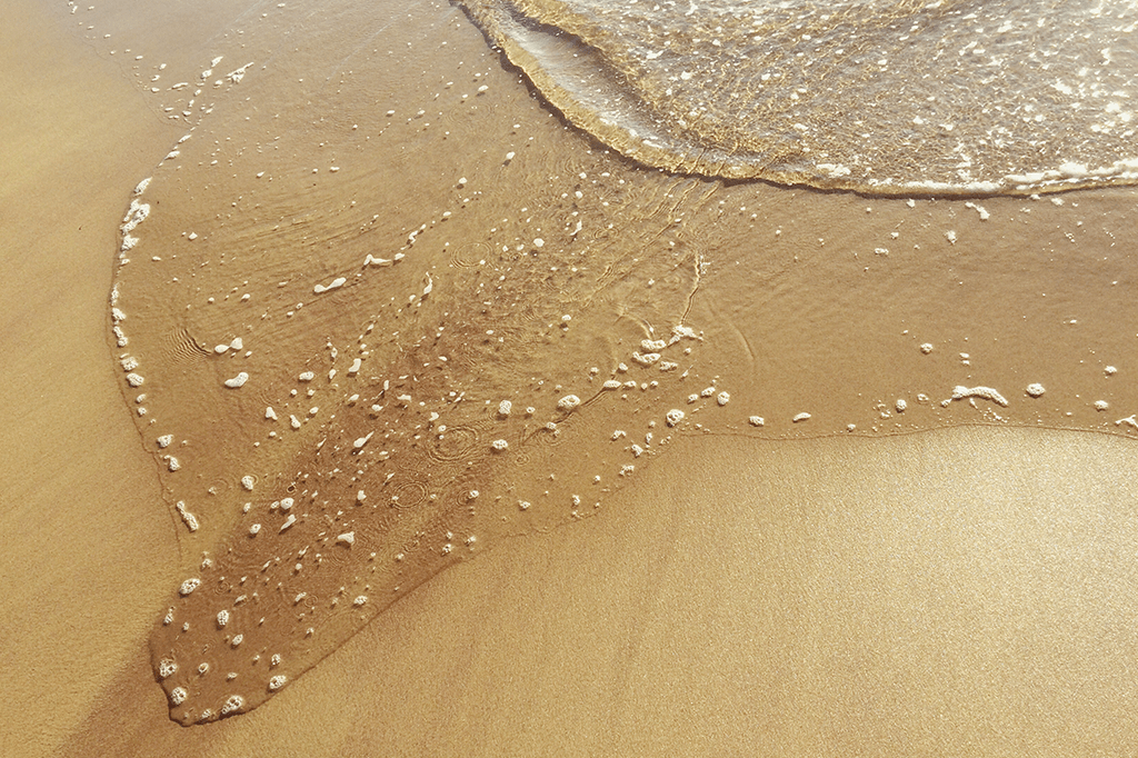 Como se forma a areia da praia?