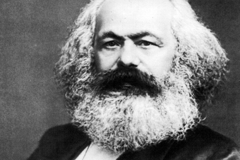 Qual a diferença entre comunismo e socialismo?
