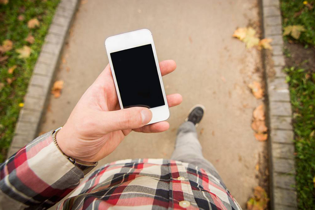 Como um celular conta os seus passos?