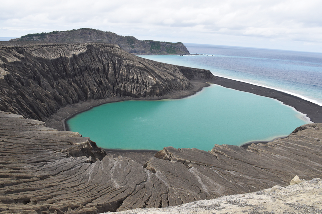 Lama misteriosa em ilha vulcânica recém-nascida deixa Nasa confusa