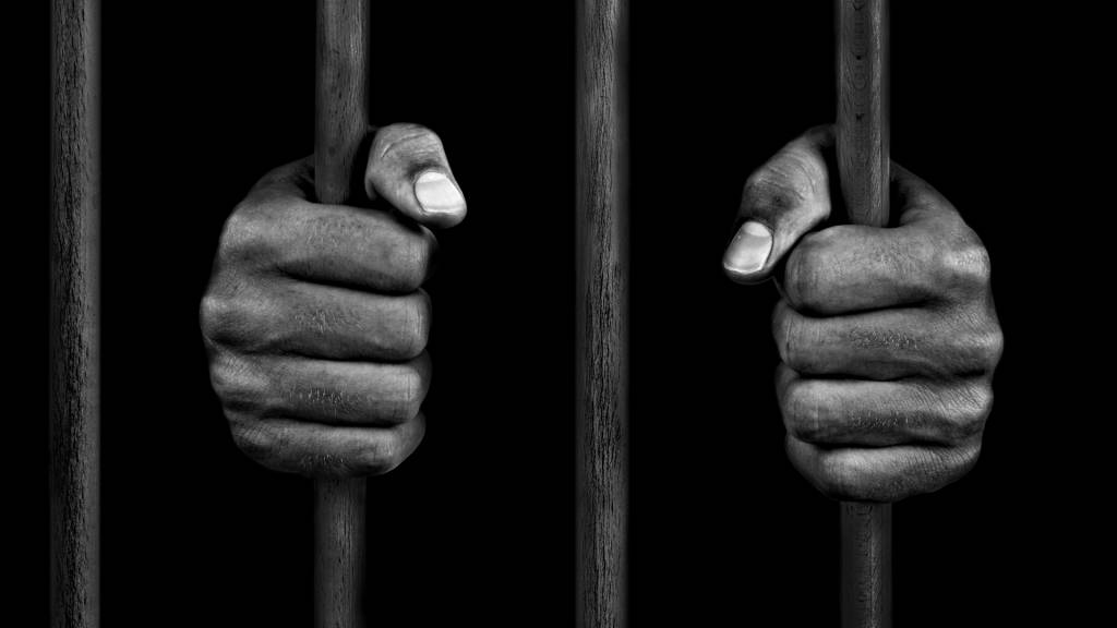 Quase metade dos americanos tem um familiar próximo que já foi preso