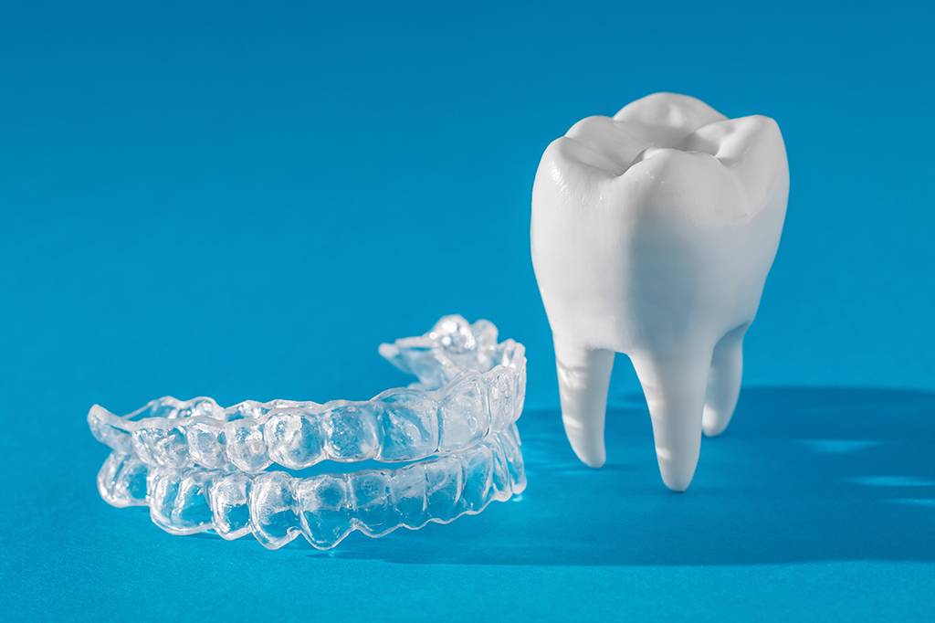 Fitas de clareamento danificam proteína do dente, mostram estudos