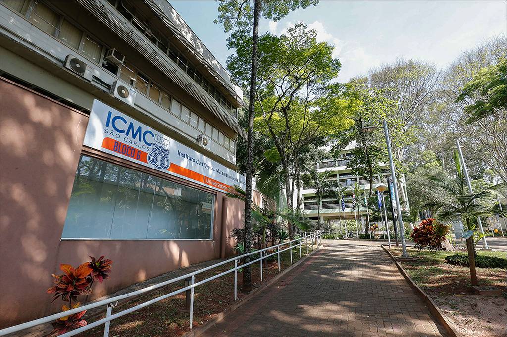Professor da USP cria diário para mostrar rotina de universidade pública