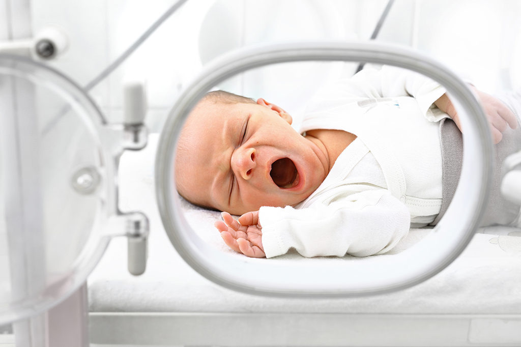 Quem nasce prematuro tem mais dificuldade de se relacionar romanticamente, diz estudo