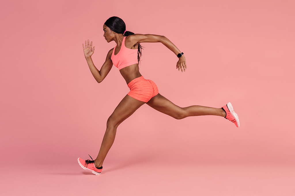 Por que andamos com os braços esticados e corremos com eles dobrados?