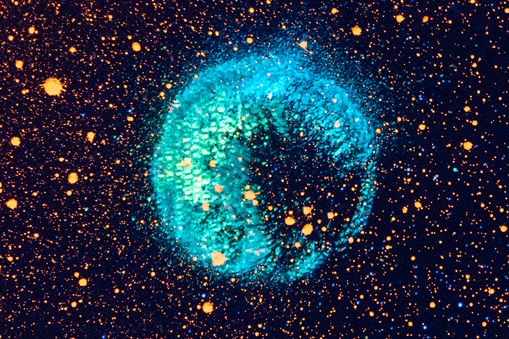 Planetas que brilham no escuro têm boas chances de abrigar vida alienígena