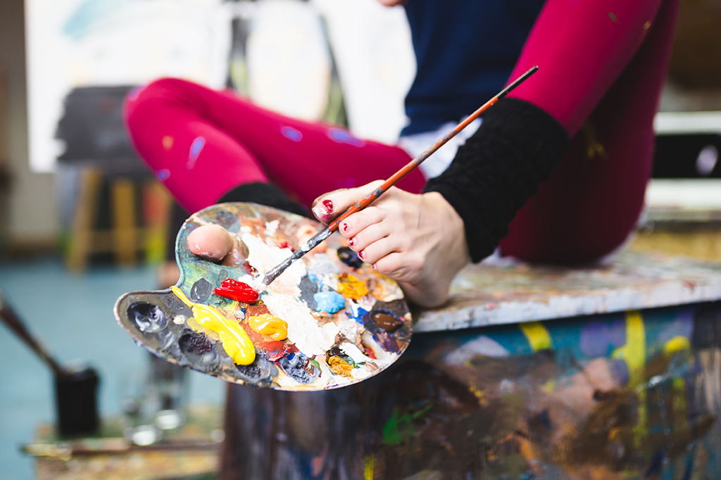 O que acontece no cérebro de quem troca as mãos pelos pés