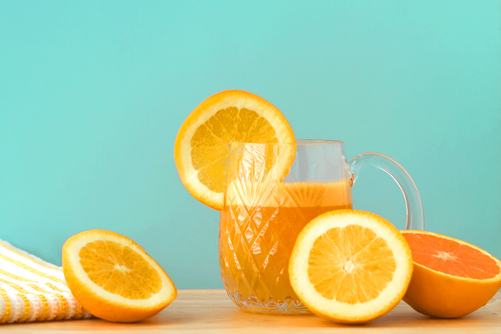 É verdade que o suco de laranja perde a vitamina C assim que é espremido?