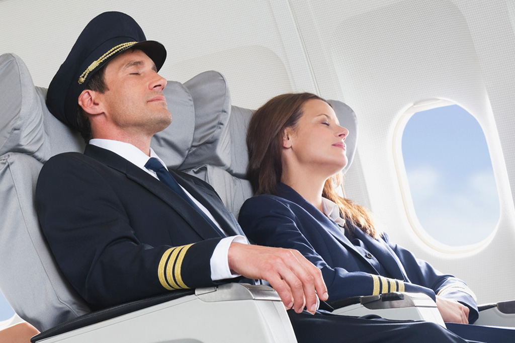 Em viagens muito longas, os pilotos ficam o tempo todo acordados?