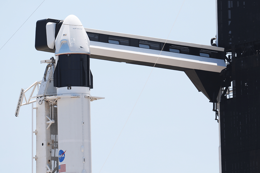 Missão tripulada da Nasa com a SpaceX finalmente decola