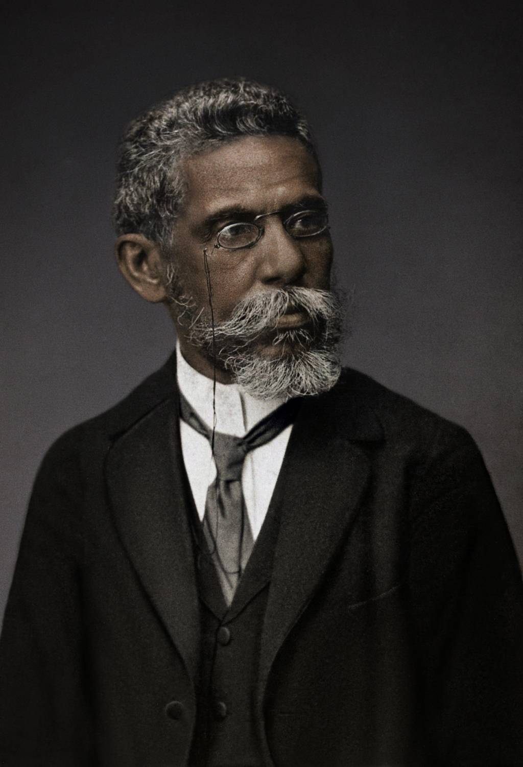 Tradução de Machado de Assis em inglês esgota em um dia nos EUA