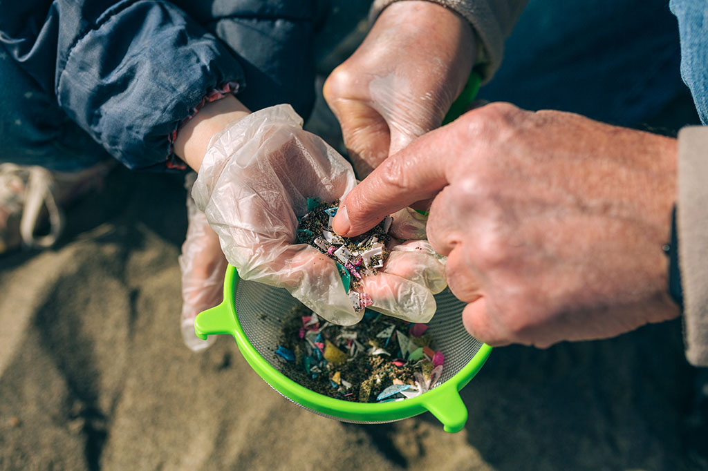Ilha nas Maldivas registra maior nível de poluição por microplástico da Terra