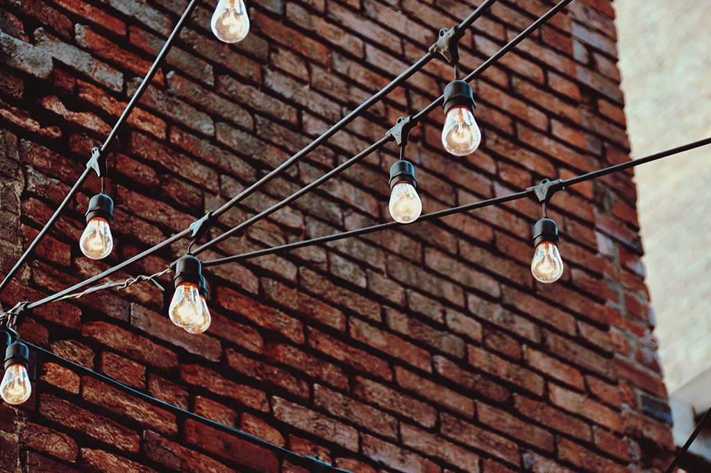 Cientistas criam técnica que transforma tijolos comuns em baterias