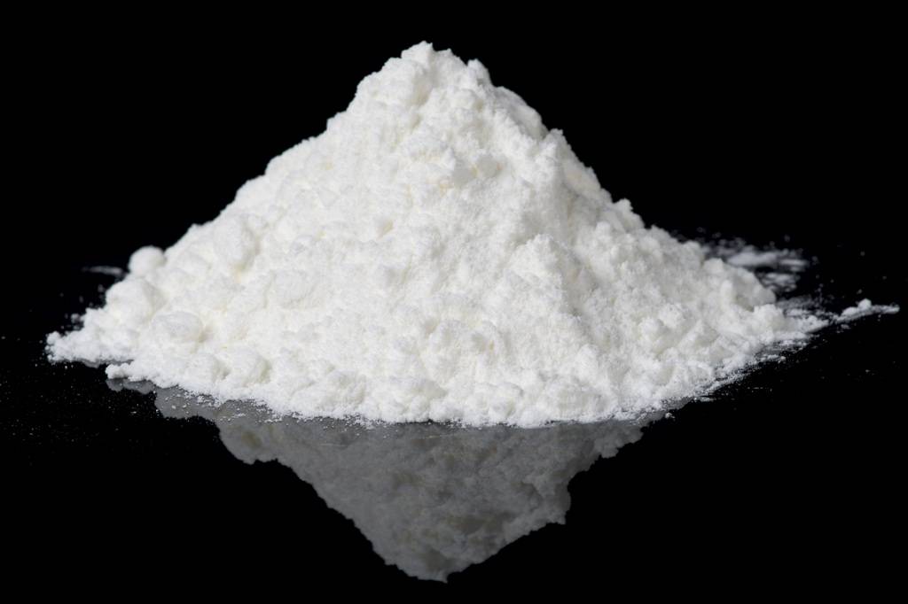 O que é o pó branco usado por atores para simular cocaína em filmes?