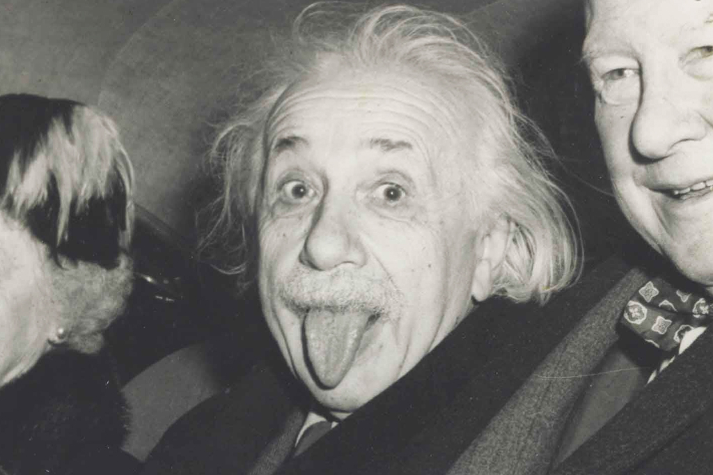 Como foi tirada a famosa foto de Einstein mostrando a língua?