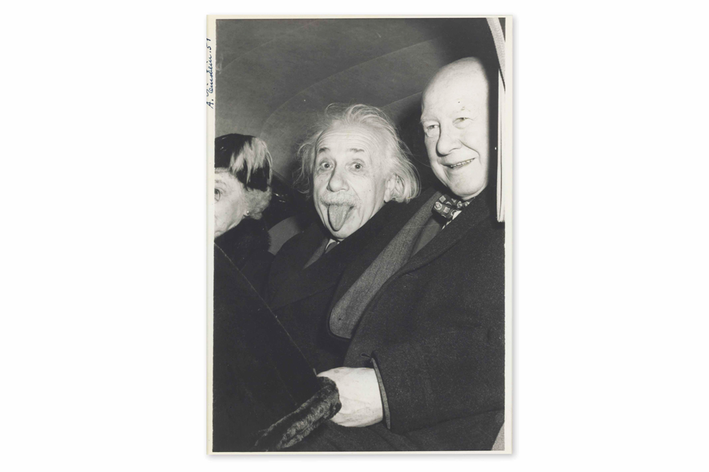 Como foi tirada a famosa foto de Einstein mostrando a língua? Como foi tirada a famosa foto de Einstein mostrando a língua?