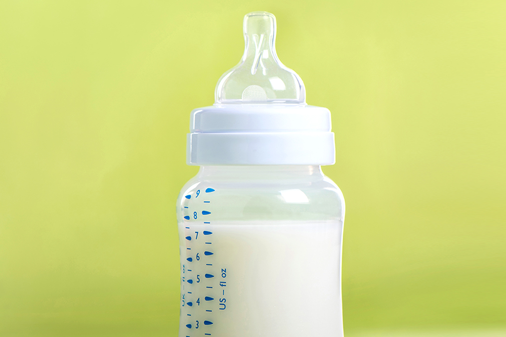 Mamadeiras podem liberar até 4 milhões de microplásticos de uma vez