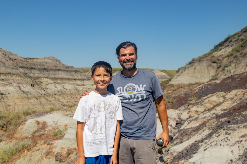 Menino de 12 anos descobre esqueleto de dinossauro no Canadá