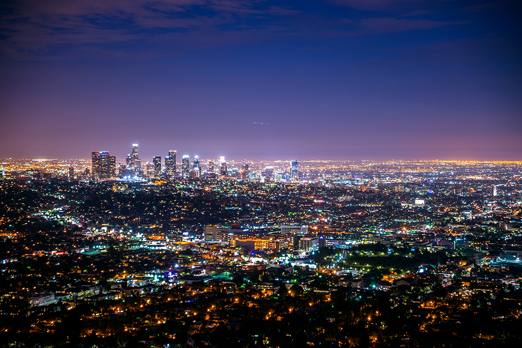 Por que luzes distantes no horizonte da cidade piscam ou ficam tremulantes?