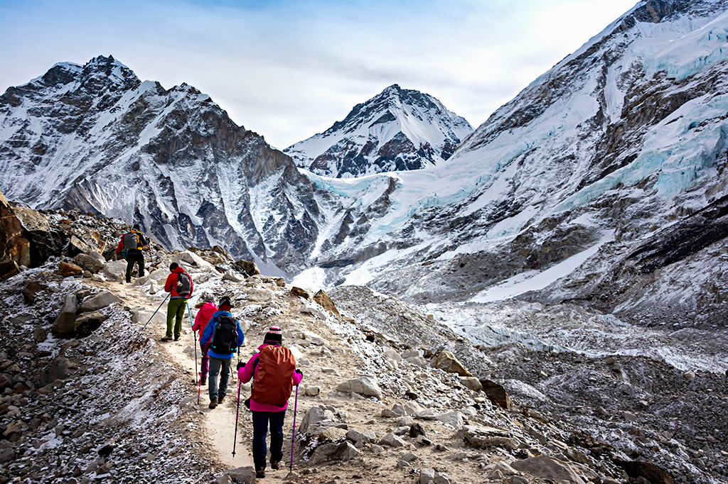 Pesquisadores identificam microplástico próximo ao topo do Monte Everest