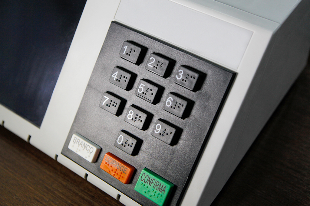 Para testar segurança, TSE estimula hackers a tentar burlar urnas