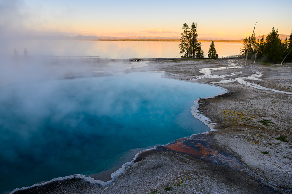 Visitantes são banidos de Yellowstone após cozinharem frango nas fontes termais