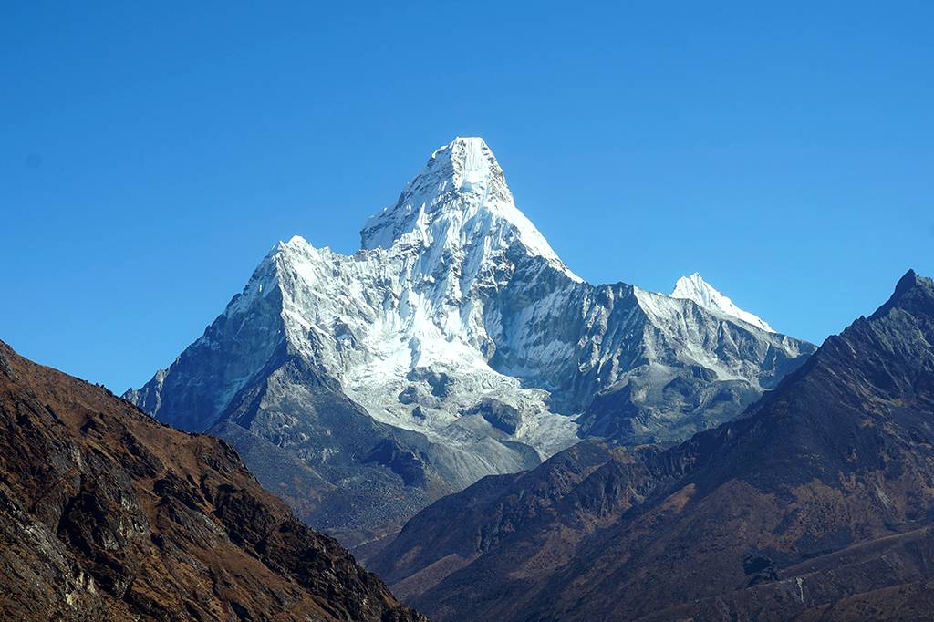 Monte Everest cresce 86 cm na medição oficial