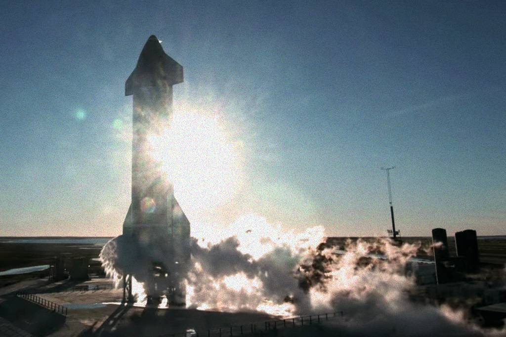 Foguete da SpaceX explode em teste durante tentativa de pouso