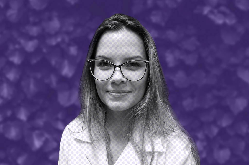 Paula Freire analisa RNA para entender por que homens reagem pior à covid-19