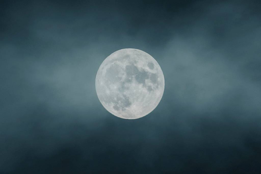 Na lua cheia, dormimos menos e mais tarde – mesmo quando há luz artificial