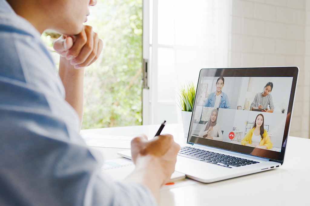 Uma hora de call com vídeo no Zoom polui o mesmo que 2 km de carro